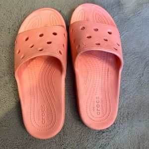 croc slides peach